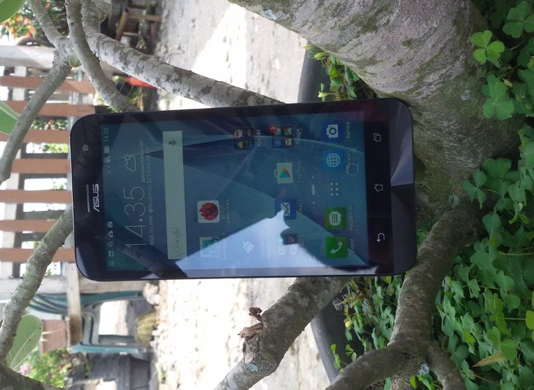 [Review] Asus Zenfone 2 Laser ZE500KL: Dikantong Aman, Digenggam Nyaman