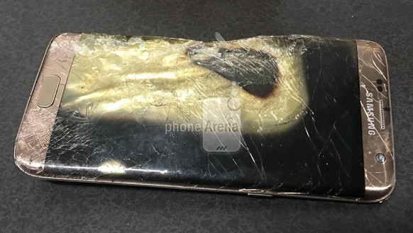 Samsung Galaxy S7 Edge Meledak Saat di Charger