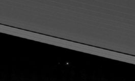 Pesawat Luar Angkasa Cassini Jepret Foto Bumi dari Celah Antara Saturnus dan Cincinnya